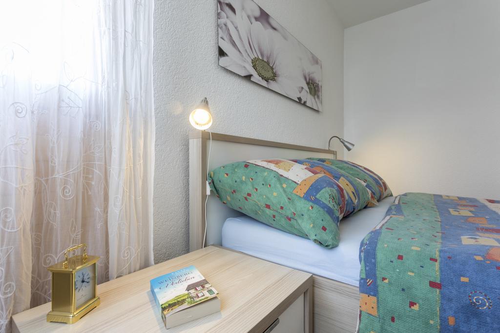 Apartment Haus Arnika Obersaxen Bagian luar foto