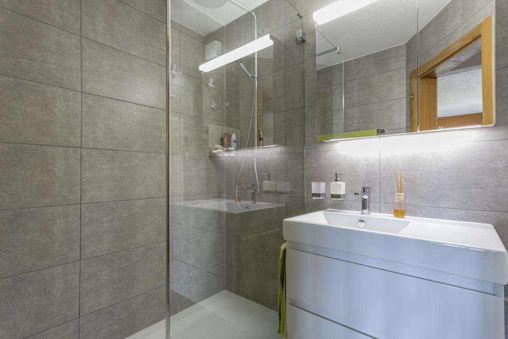 Apartment Haus Arnika Obersaxen Bagian luar foto